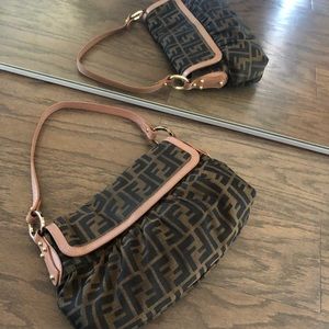 Fendi logo pochette. 100% authentic